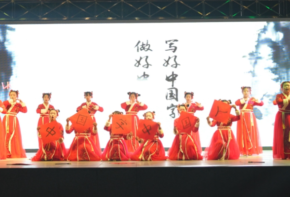 新化：吉庆镇首届中小学文体艺术节好戏连台
