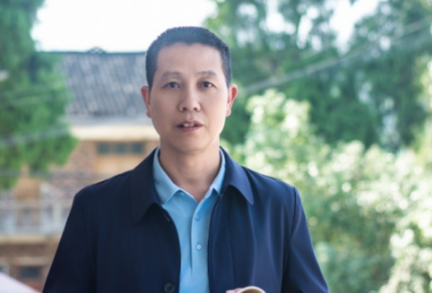 【书记校长谈治校】朱俊中：塑造青年教师  发挥骨干作用