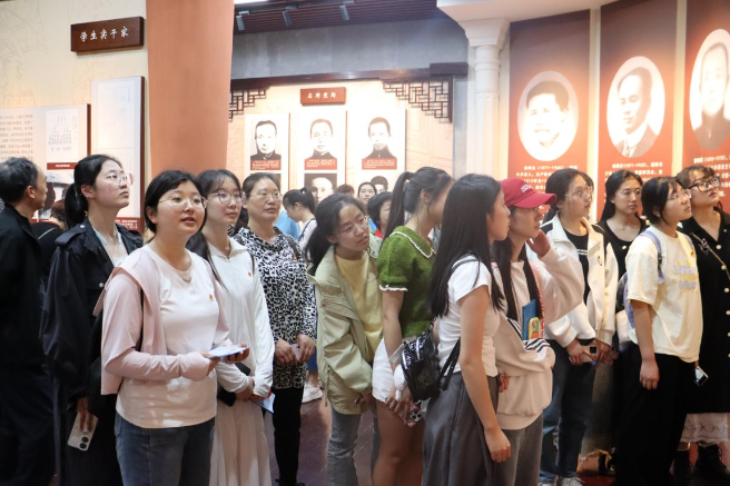 长沙学院师生党员赴湖南第一师范学院开展现场教学活动