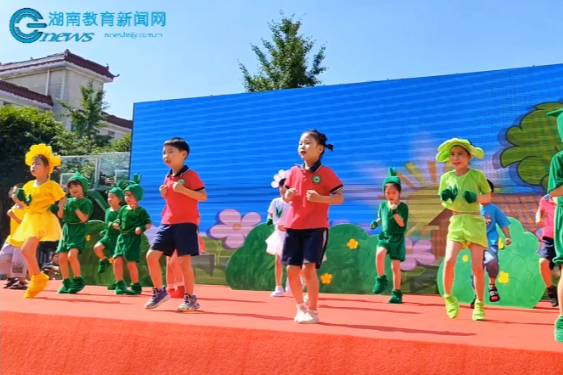 长沙市天心区桂井小学：小学生自编自导自演心理剧，“小剧场“讲大道理