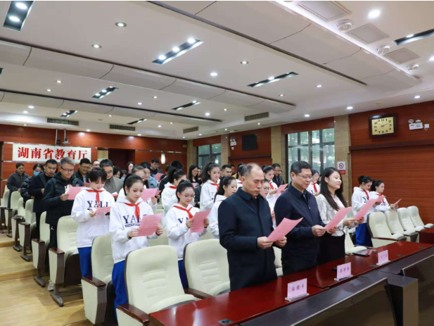 全省教育系统举行2025年国家宪法日“宪法晨读”活动