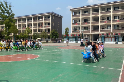 鼎城区蔡家岗中学：把龙舟“搬”进学校 这群小学生嗨翻了