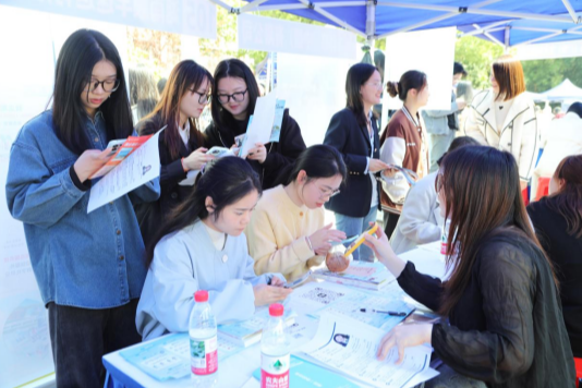 湖南女子学院：举办湖南省2025届普通高校女大学生春季供需见面会