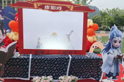 非遗皮影进校园！新晃萌娃光影间演绎“书香神话”