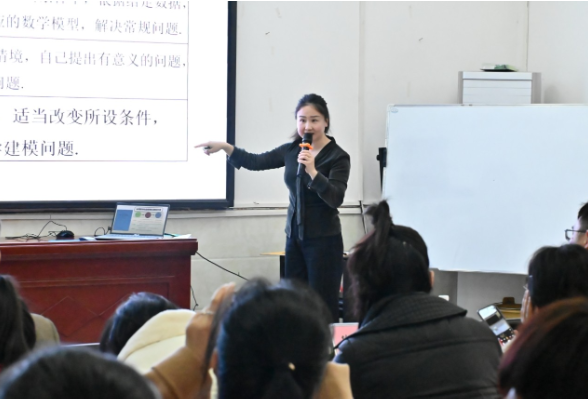 蓝山：送教传经拓思维径 深耕课堂铸素养魂