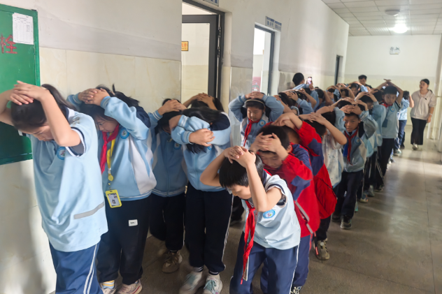 【新晃站】防震演练筑防线，安全教育记心间