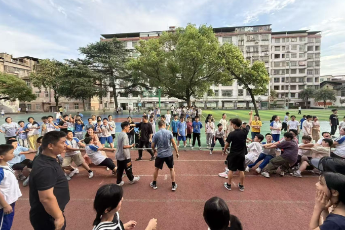 【耒阳站】前进小学：毕业班拔河赛叩响青春奋进鼓点