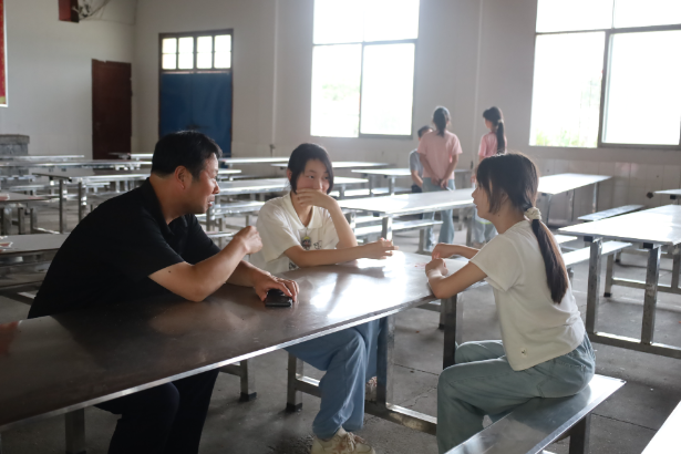 岳阳县：深入一线严督实查 筑牢校园安全防线 