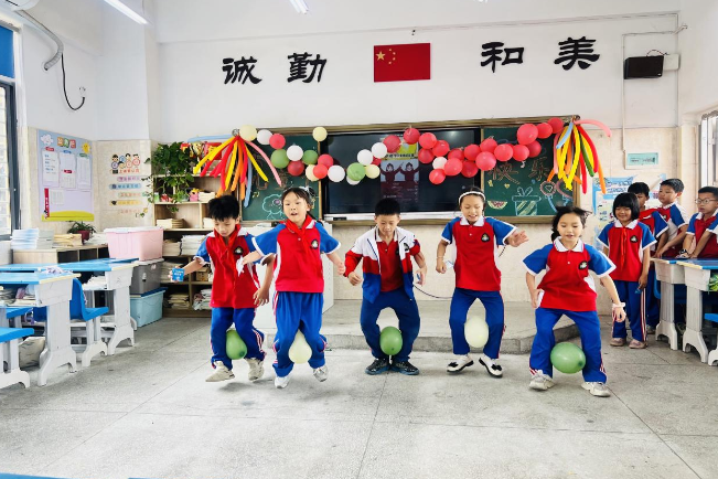 【衡南站】衡云小学：当书香遇见童趣 作家携游戏共赴童年