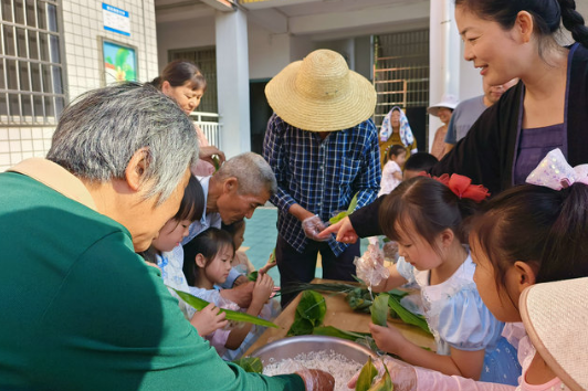 石门新铺镇中心幼儿园：六一遇端午 童趣粽香浓