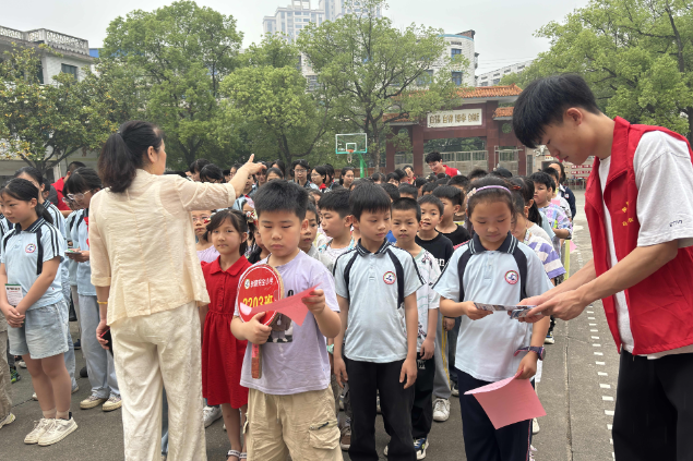 【衡东县站】政府学校双联动 新塘镇中心学校学子解锁 “安全应急密码”