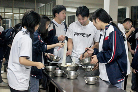 【衡阳县站】江山学校：爱心宵夜，助力高考
