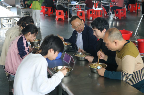 【衡东县站】衡东县第五中学：三级联动共餐叙情，守护校园“舌尖上的幸福”