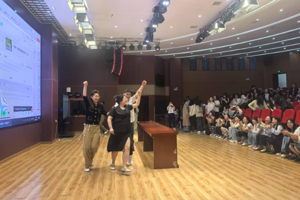 【新晃站】聚焦心理教育，共筑学生心灵防线
