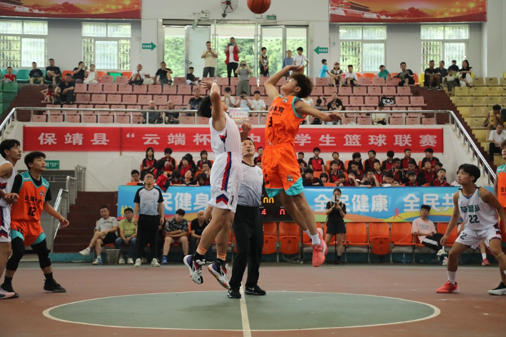 保靖：以球会友燃激情
