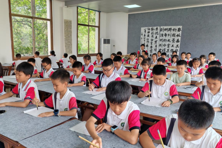 【衡南站】衡南县明德小学：书法比赛墨香四溢 千名学子角逐 "校园小小书法家"