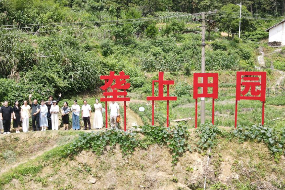 湘潭大学：“垄上田园”落地韶山