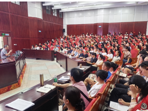 武陵源区：2025年新课程新教材培训启幕