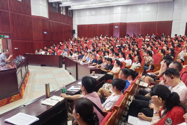 武陵源区：2025年新课程新教材培训启幕
