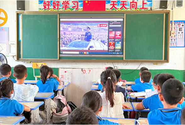 【衡阳县站】西渡镇中心小学：从“好奇”到“共鸣”，看学校如何让阅兵式成为生动教材