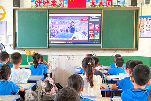 【衡阳县站】西渡镇中心小学：从“好奇”到“共鸣”，看学校如何让阅兵式成为生动教材
