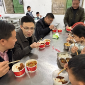 衡东县新塘镇中心学校：暖心陪餐护成长