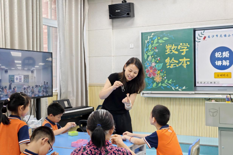 当数学绘本遇见巧解九连环，长沙县龙塘小学的融爱课堂这样庆“六一”