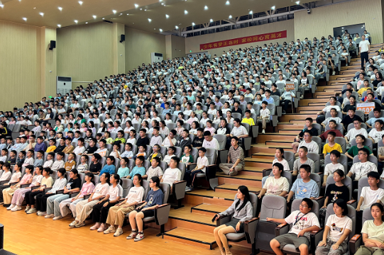 【石鼓区站】从“陌生”到“融入”，石鼓华侨城成章实验中学帮新生迈好第一步