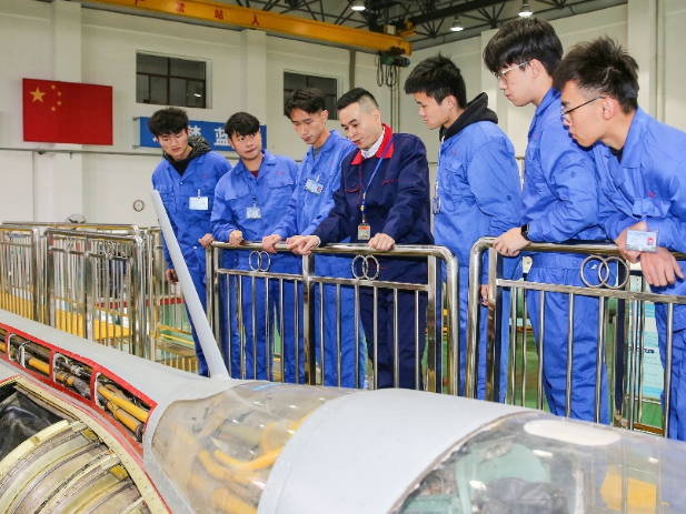 “航”家里手的坚定选择 ——长沙航空职业技术学院教师文韬的育人故事