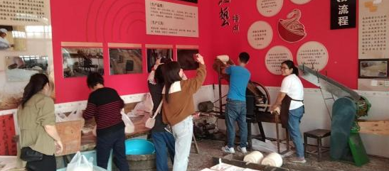 非遗焕发新生机   湘潭大学艺术学院团队助力百年手工面产业发展