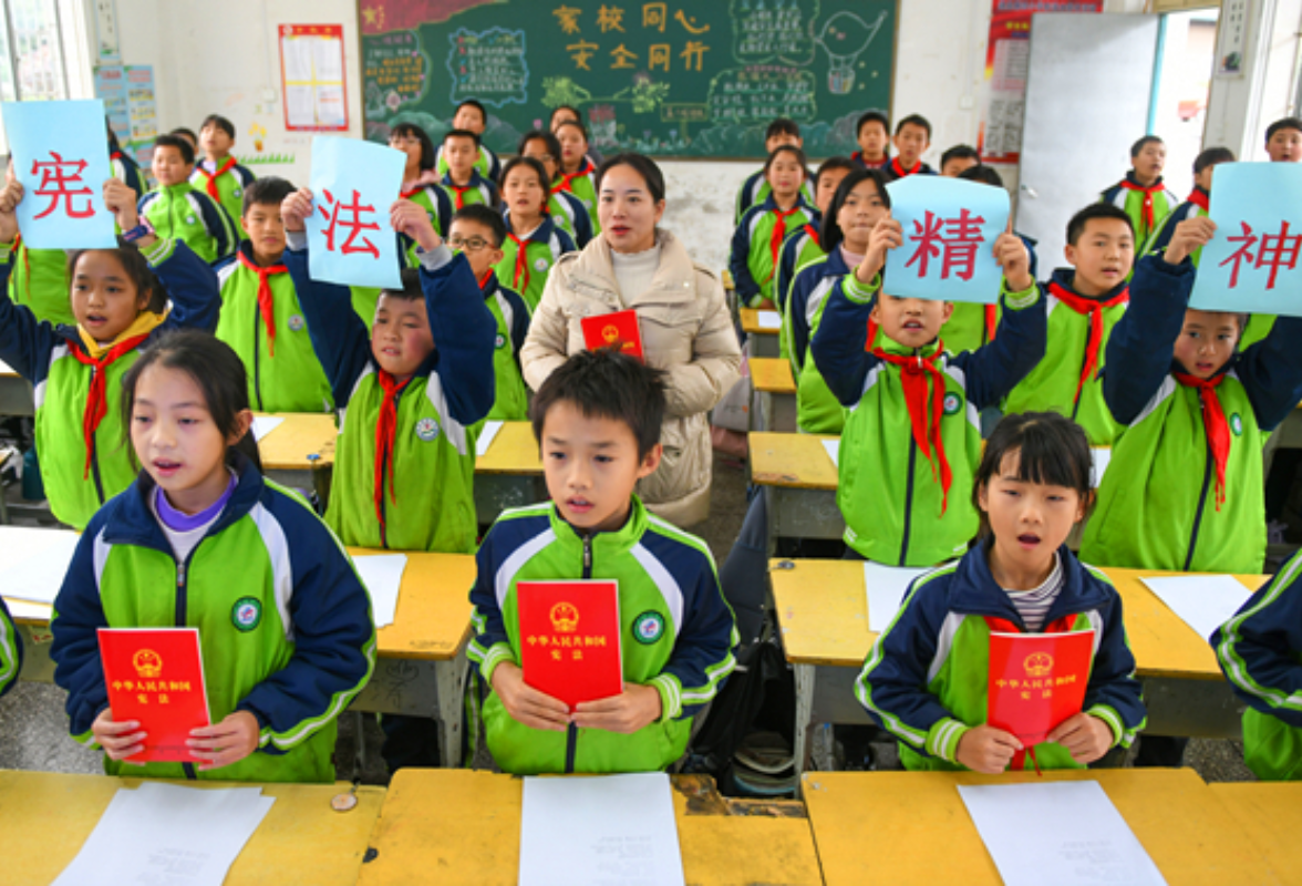 道县：让宪法精神在学生心中生根发芽