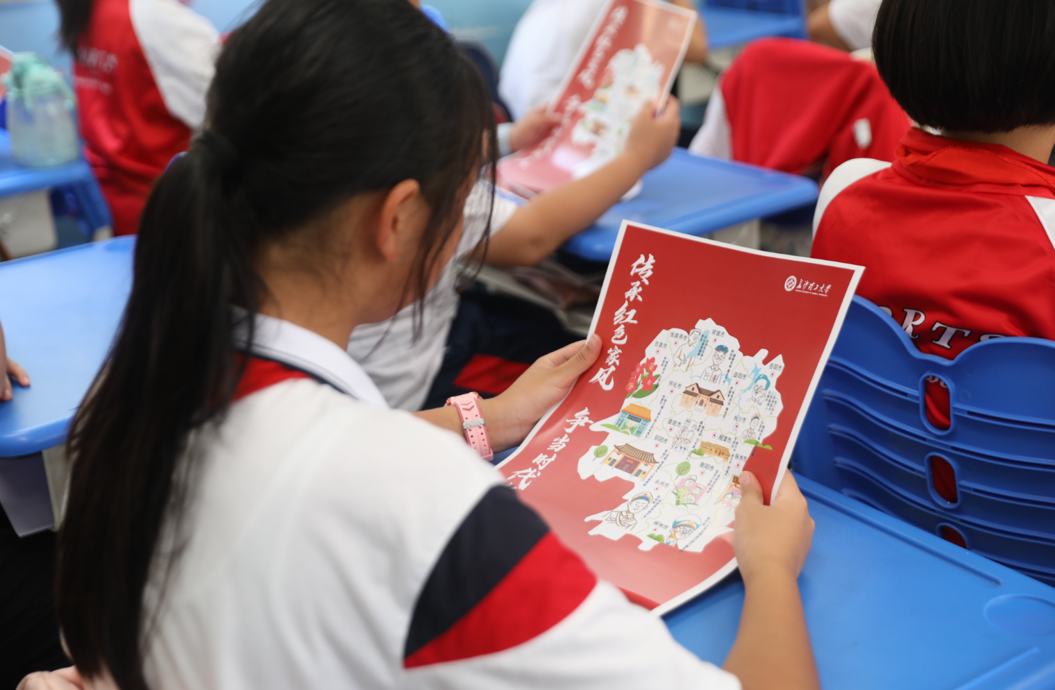 长沙理工大学：学子手绘红色家风地图致敬英烈