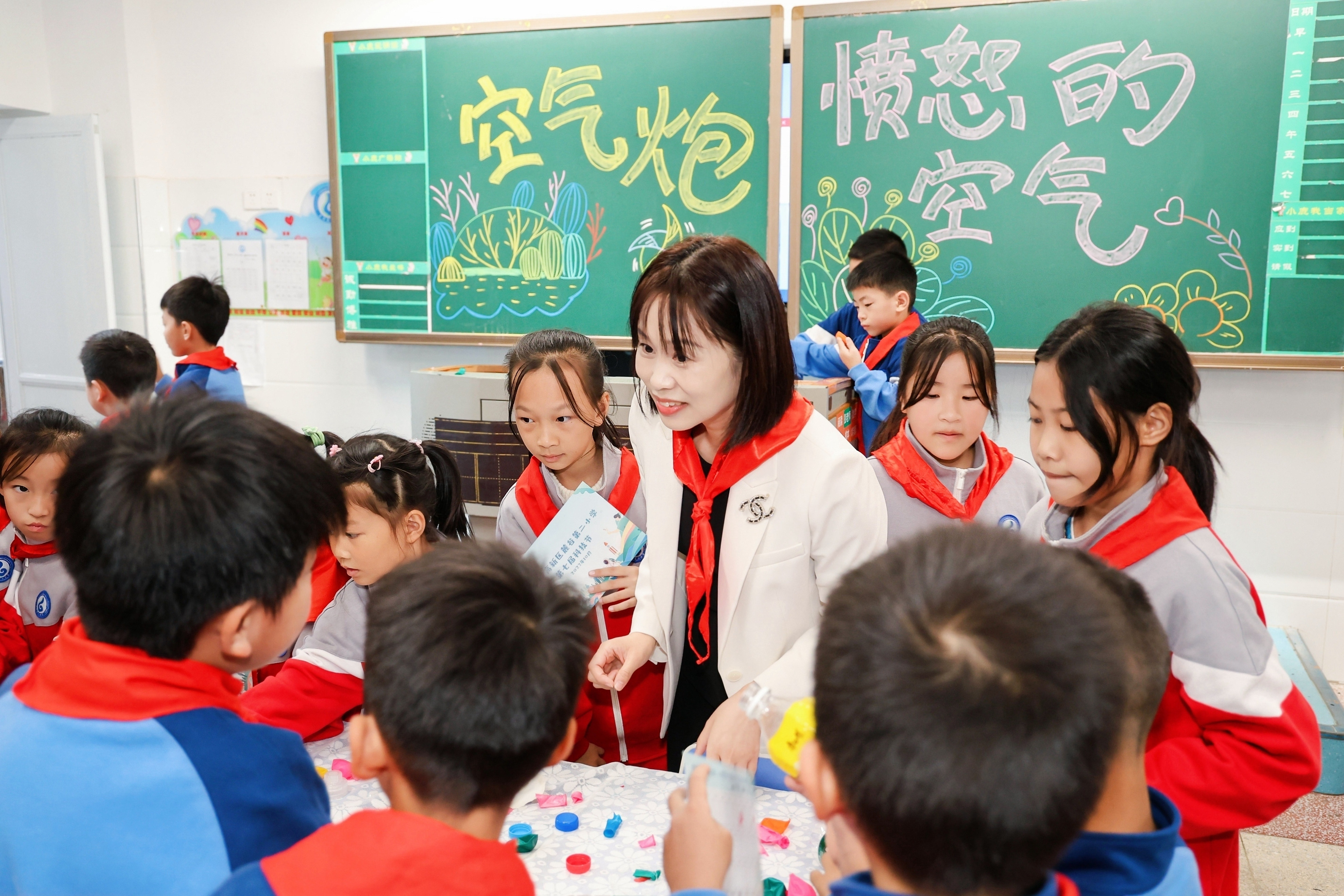 学校科技节之班级科学实验室——空气炮 愤怒的空气制作.jpg