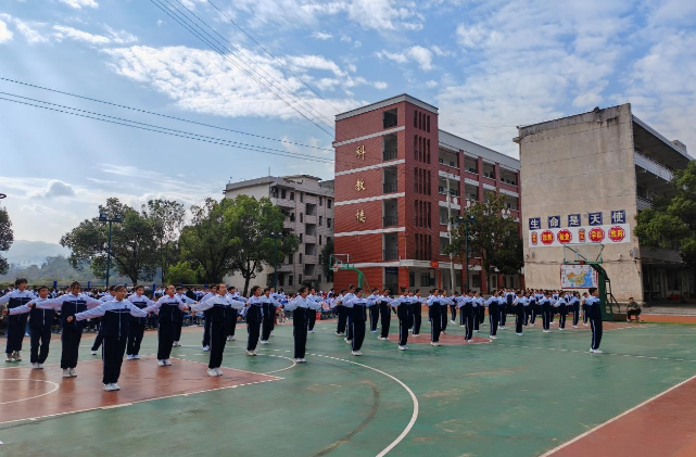 【慈利站】江垭镇中学：阳光运动展英姿 广播体操促“双减”