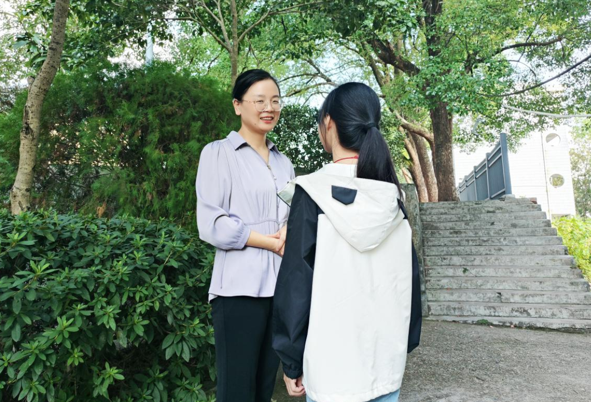 黄美：绽放在师生心中的“校花”