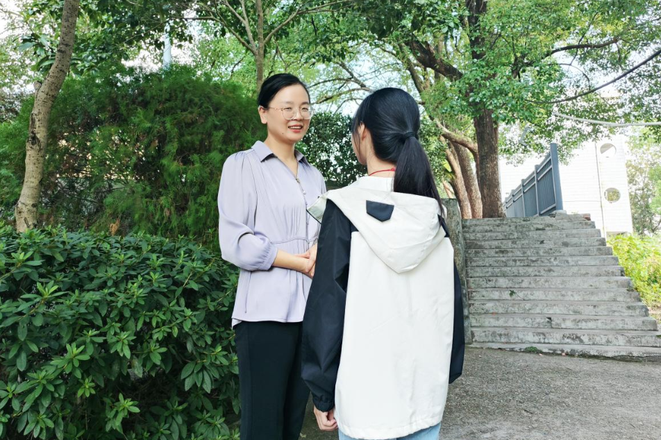 黄美：绽放在师生心中的“校花”