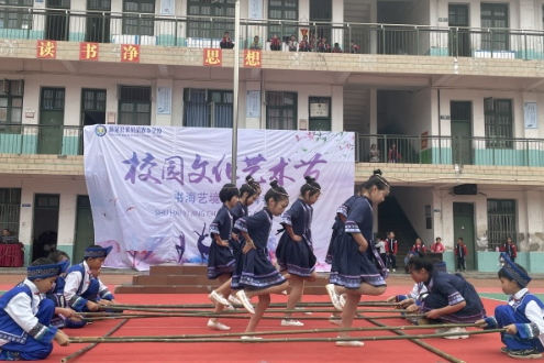 【新晃站】米贝苗族乡学校校园艺术节：青春与艺术的华丽绽放