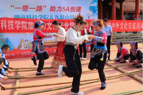 湖南科技学院打造行走的传统文化交流课堂