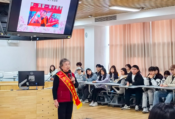 湖南信息学院国际商学院：“中国好人”进校园讲述学雷锋的故事