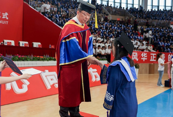 湖南信息学院举行2024年毕业典礼暨学位授予仪式