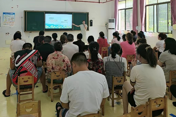 益阳市资阳区：向阳花开 共育成长