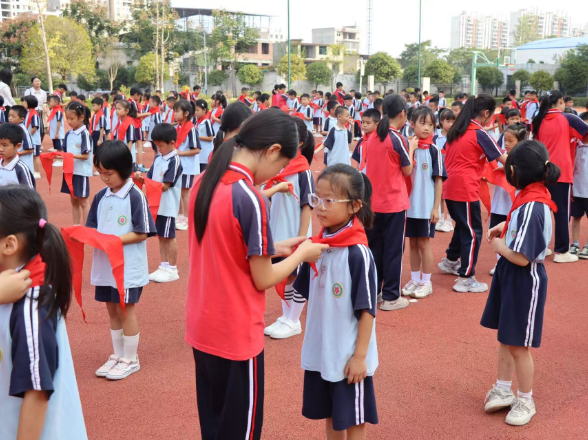 【耒阳站】紫峰小学：举行少先队员分批入队仪式