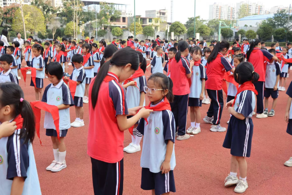 【耒阳站】紫峰小学：举行少先队员分批入队仪式
