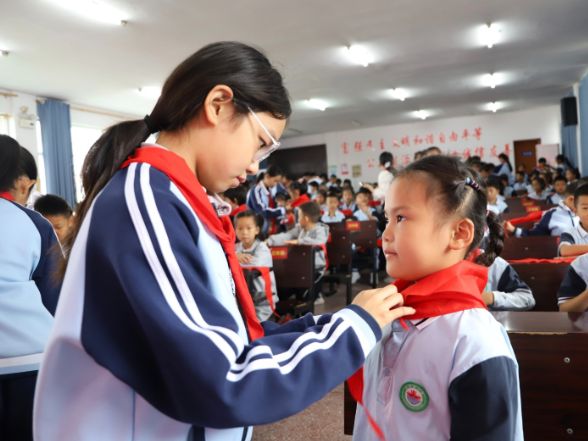 【鼎城区站】花船庙小学：火红队旗映童心花小学子踏新程
