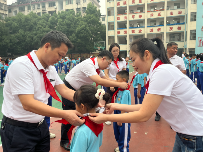 【耒阳站】实验小学金杯塘分校：建队日，167名学生光荣入队