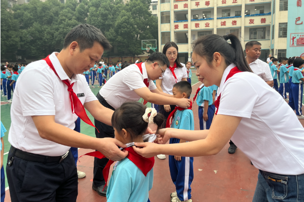 【耒阳站】实验小学金杯塘分校：建队日，167名学生光荣入队