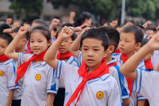 【耒阳站】金杯小学：举行新队员入队仪式