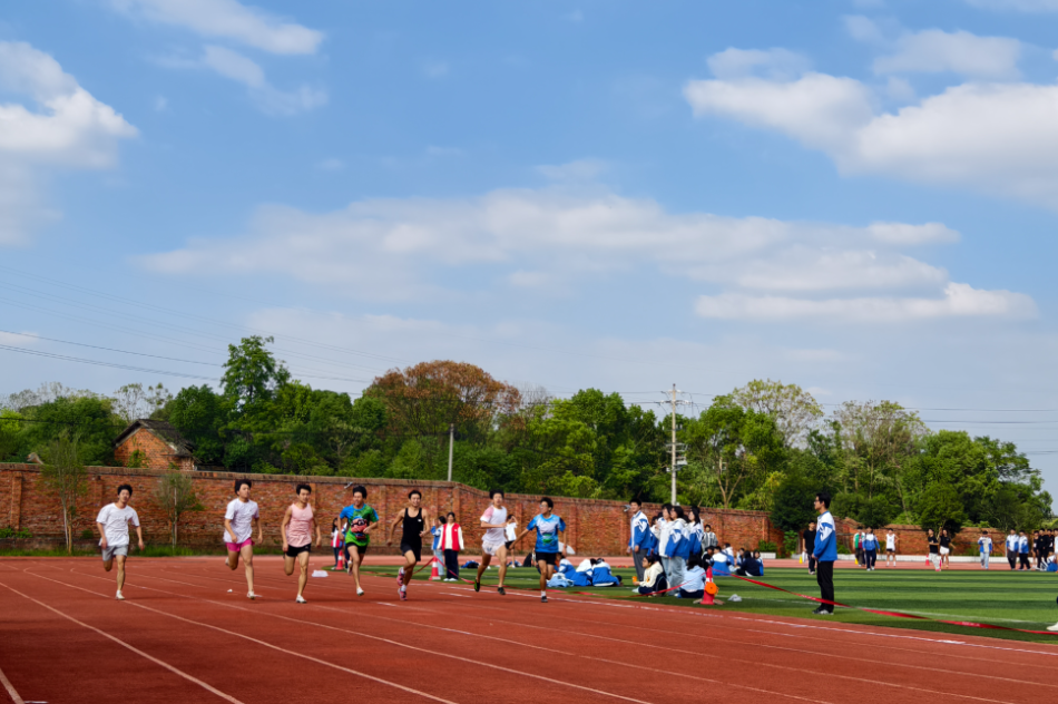 【攸县站】攸县第四中学：绿茵挥汗少年心