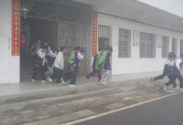 【衡阳县站】蒸阳学校：消防演练筑防线 安全教育护成长