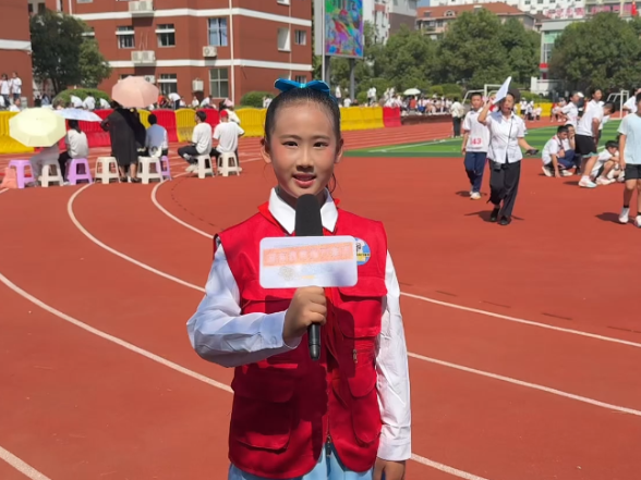 #小记者在现场 【洪江市站】芙蓉小学：举行第十六届校园秋季田径运动会（小记者 赵笠彤 指导教师 何爱明 廖霞）